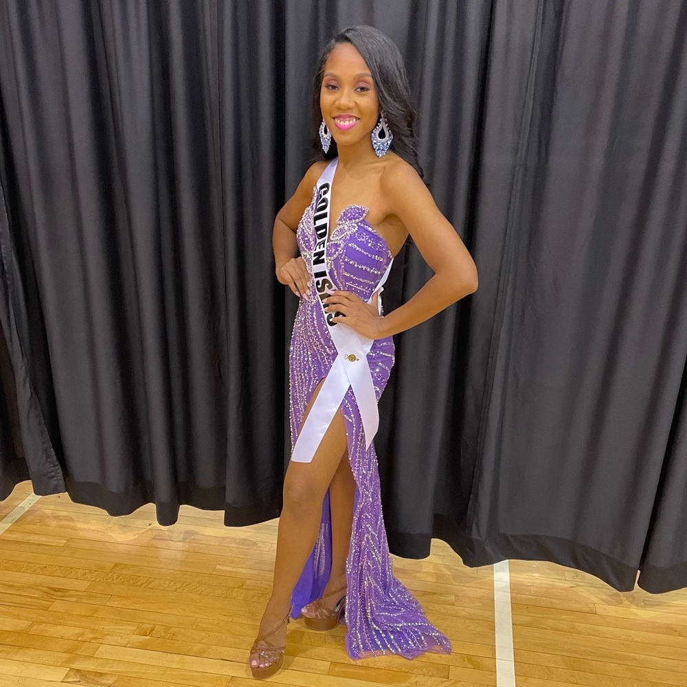 Purple, jeweled, pageant dress💜. High split, sweet heart neckline and gorgeous.